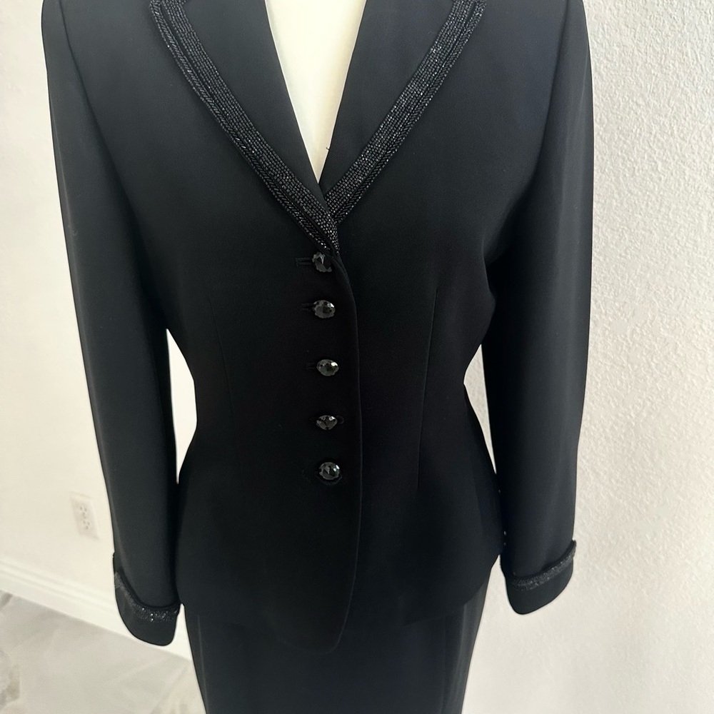 Elegant Kasper Black Women's Blazer with Beaded Trim Suit Set - Picture 2 of 8